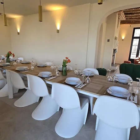 Favarge, Charm, Comfort, And A Large Garden فيلة